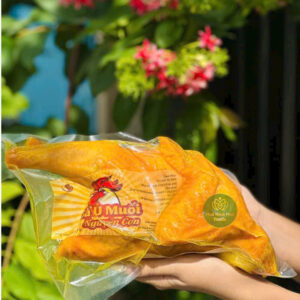 Gà ủ muối nguyên con